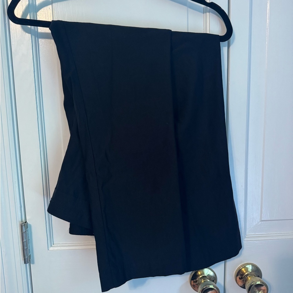 Classic Black Capri Pants - Picture 8 of 8